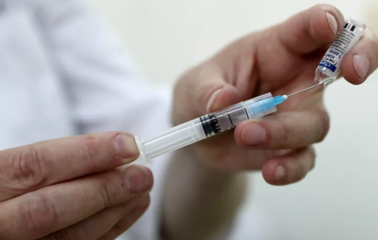 Read more about the article Italiana recebe por erro seis doses de vacina contra a COVID-19