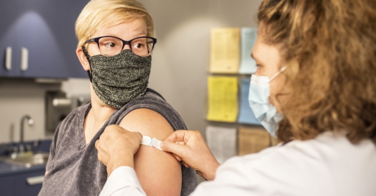 Vacina da gripe é grátis a partir dos 65 anos.